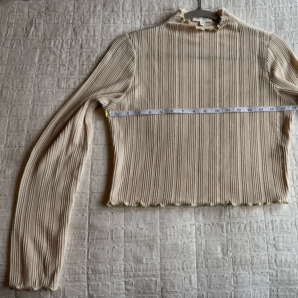 Bohme Textured Lettuce Edge Top